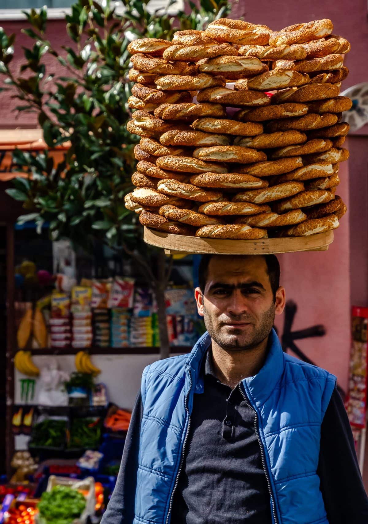 Carrying a tray of simit in Istanbul #istanbul #simit #balancedbreakfast