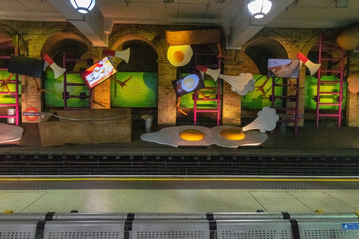 PhotoPOSTcard: Egg-centric London Underground Art
