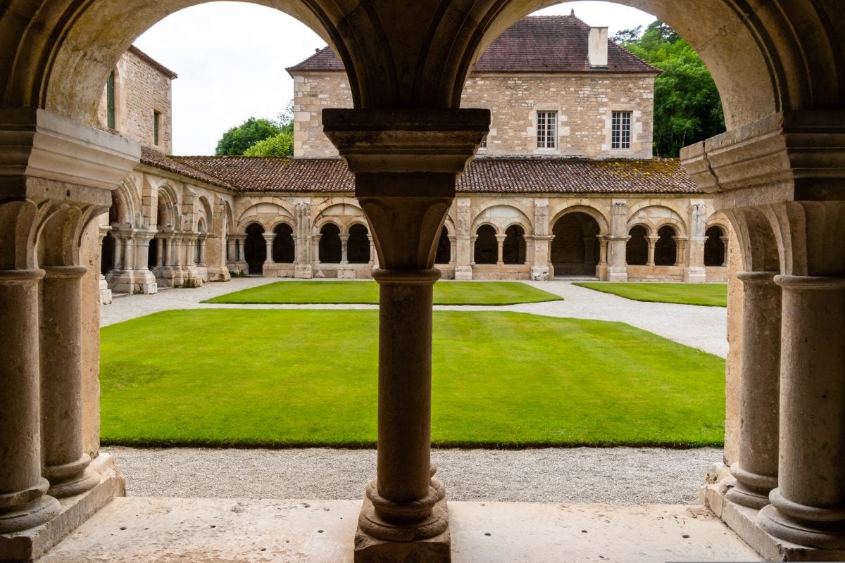 PhotoPOSTcard: At the Abbey de Fontenay