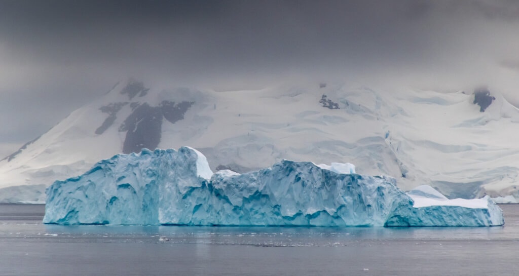 Iceberg in Wilhelmina Bay
