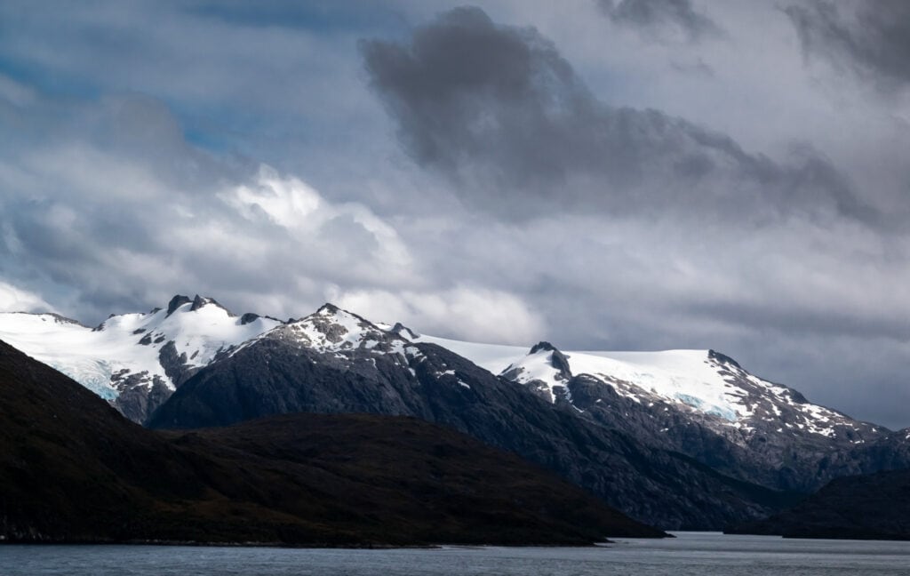 Seeing mountains and glaciers in the Magellan Strait