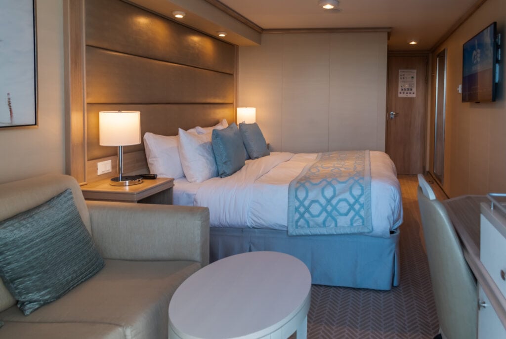 Deluxe balcony cabin on the Discovery Princess