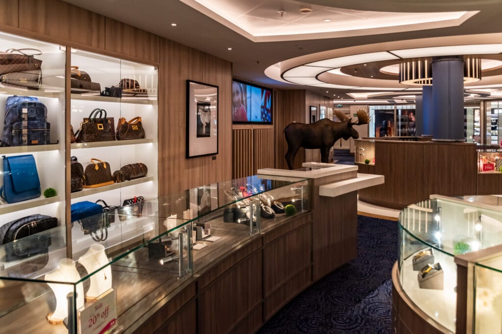 Shopping space on the Discovery Princess