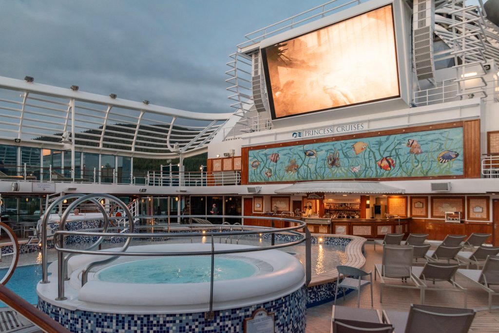 Calypso Pool and Calypso Bar