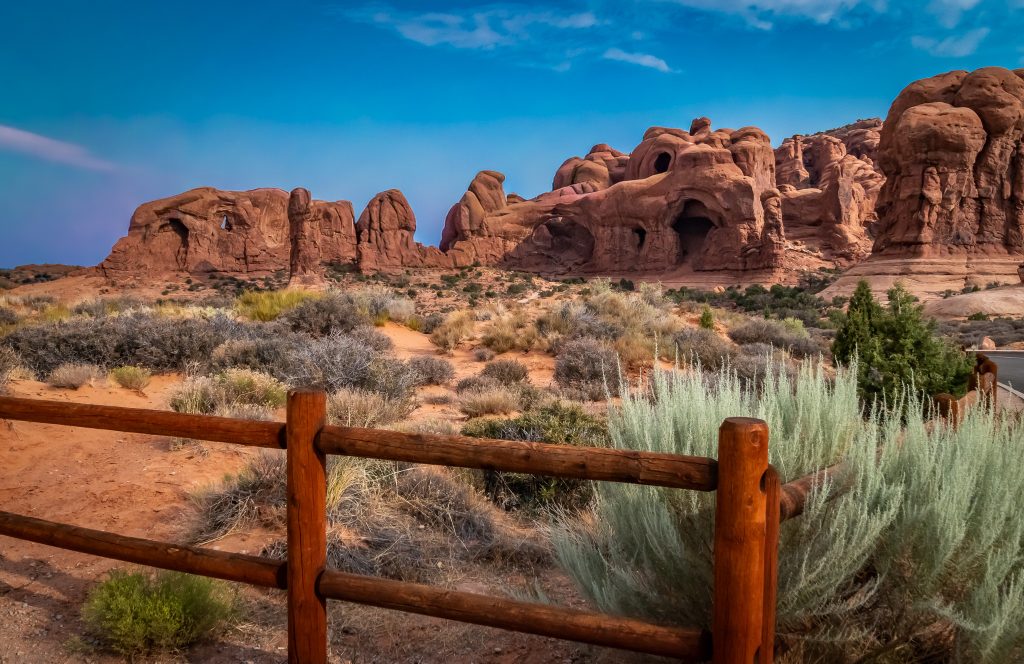 View toward the Double Arch Trail from the Windows parking lot
