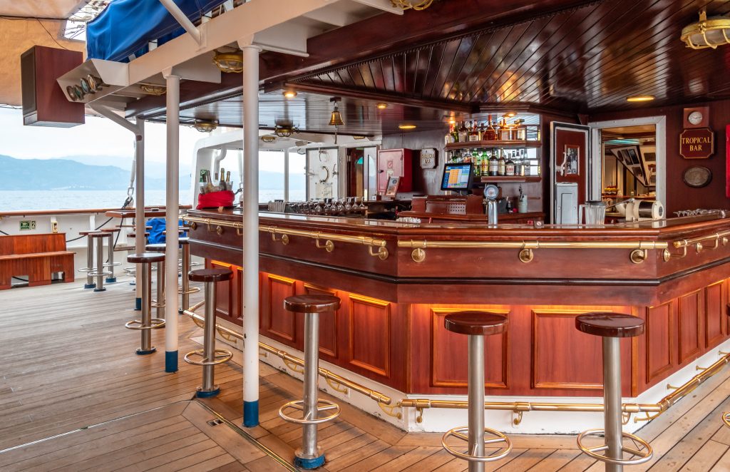 Tropical bar on the Star Clipper