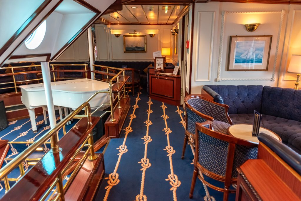 Piano bar and lounge space on the Star Clipper