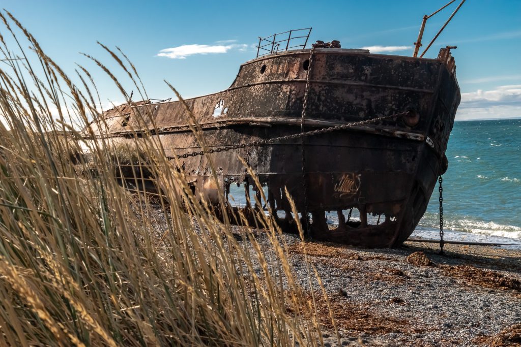 Steamboat Amadeo and the Barge Ambassador