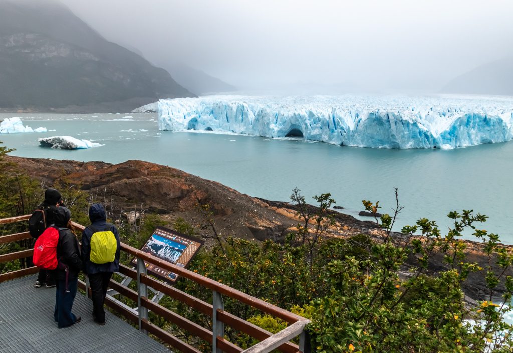 One of the overlooks on the Red Trail at Perito Moreno glacier