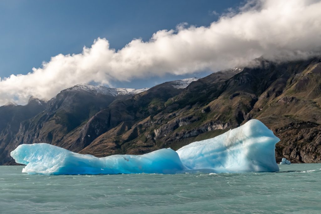 One of the large ice bergs we passed on Lago Argentino