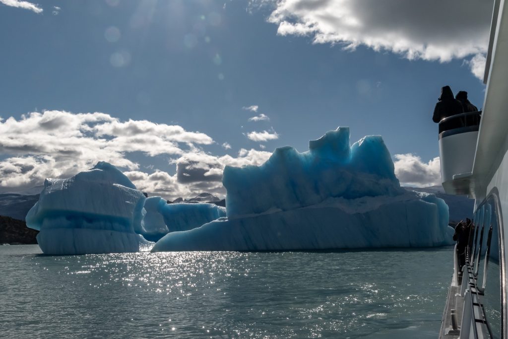 Photo stop with one of the icebergs on Lago Argentino