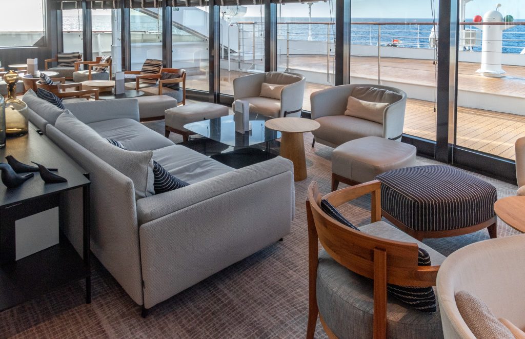 Panoramic Lounge