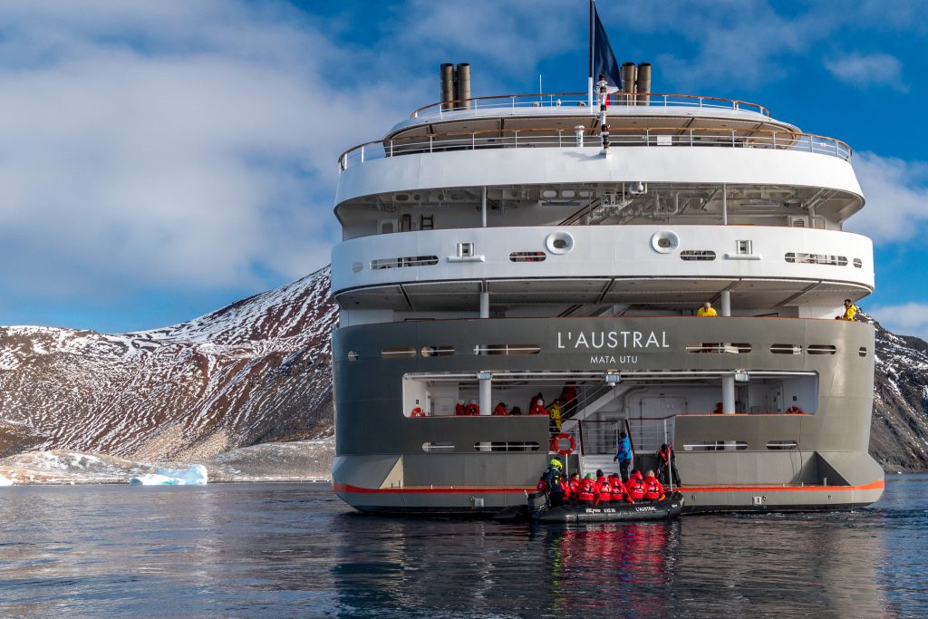Zodiac boarding on the L'Austral