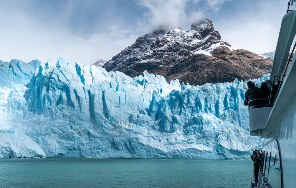 Cruising close to the Spegazzini glacier