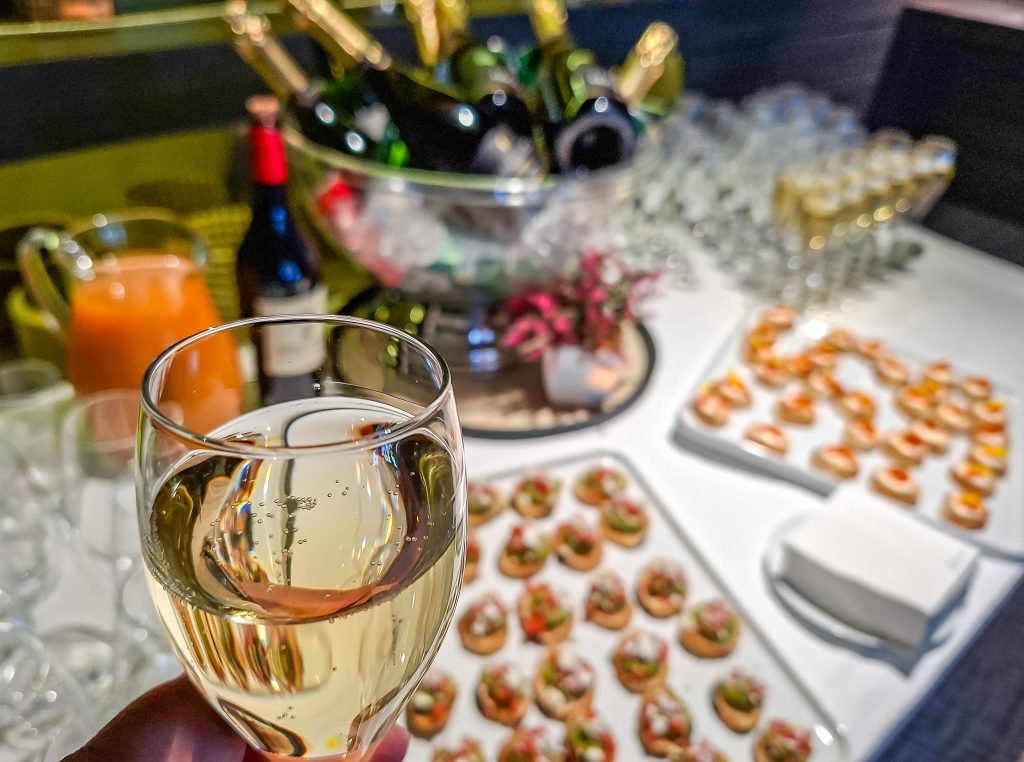 Champagne and hor de vours at a solo meet up on the L'Austral