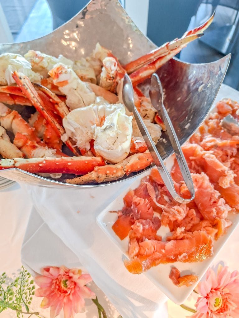 Seafood buffet with cab legs