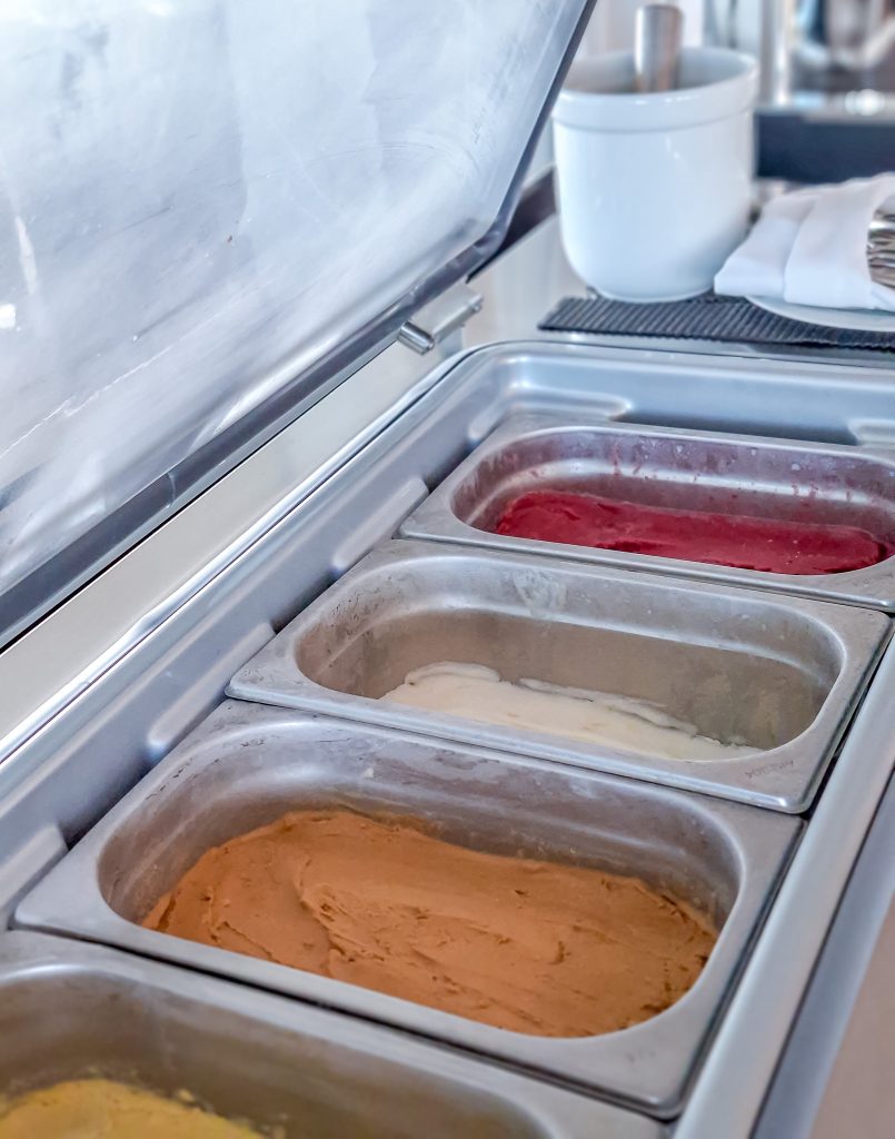 Ice cream station on the L'Austral