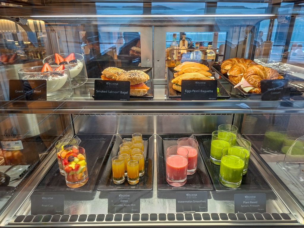 Breakfast options in the Yacht Club
