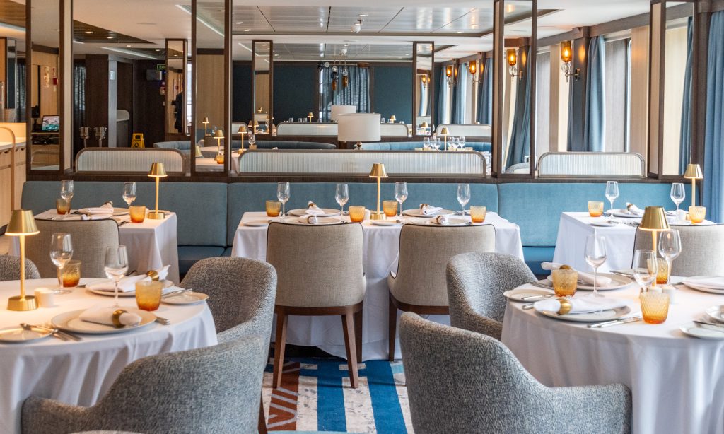 Amphora restaurant on the Star Seeker