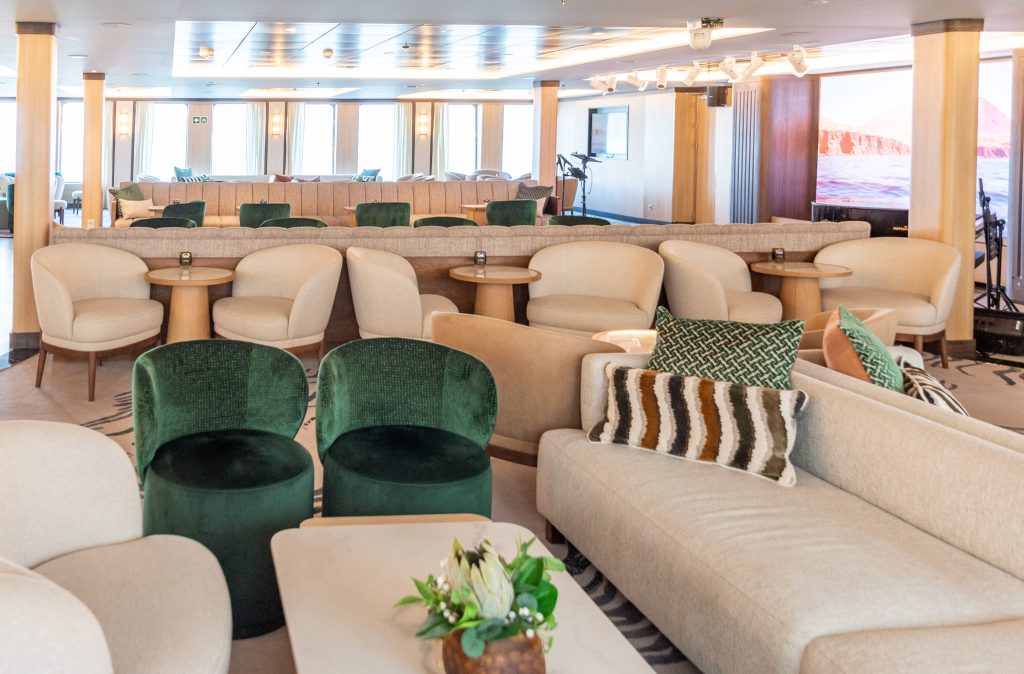 The lounge on the Star Seeker