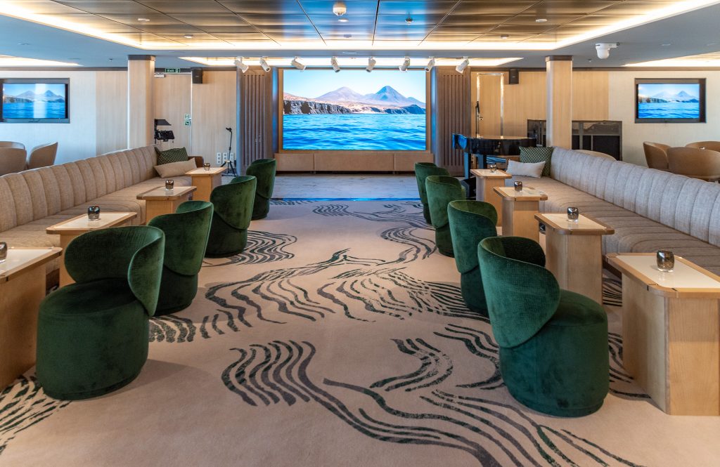 The lounge on the Star Seeker