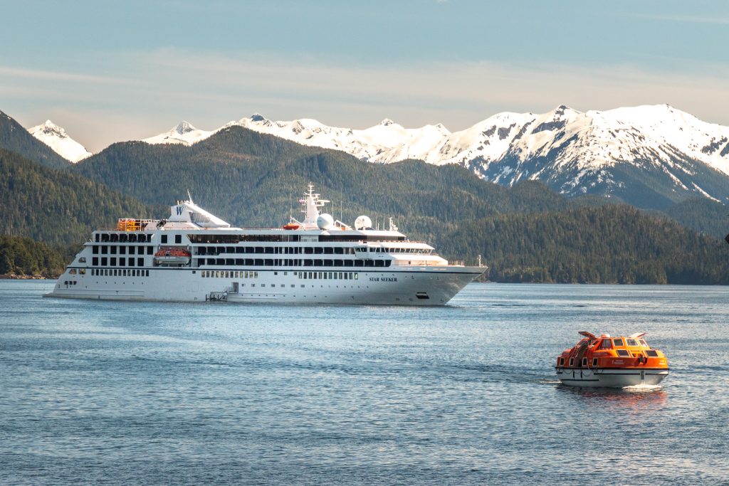 Star Seeker tender heading back to the ship