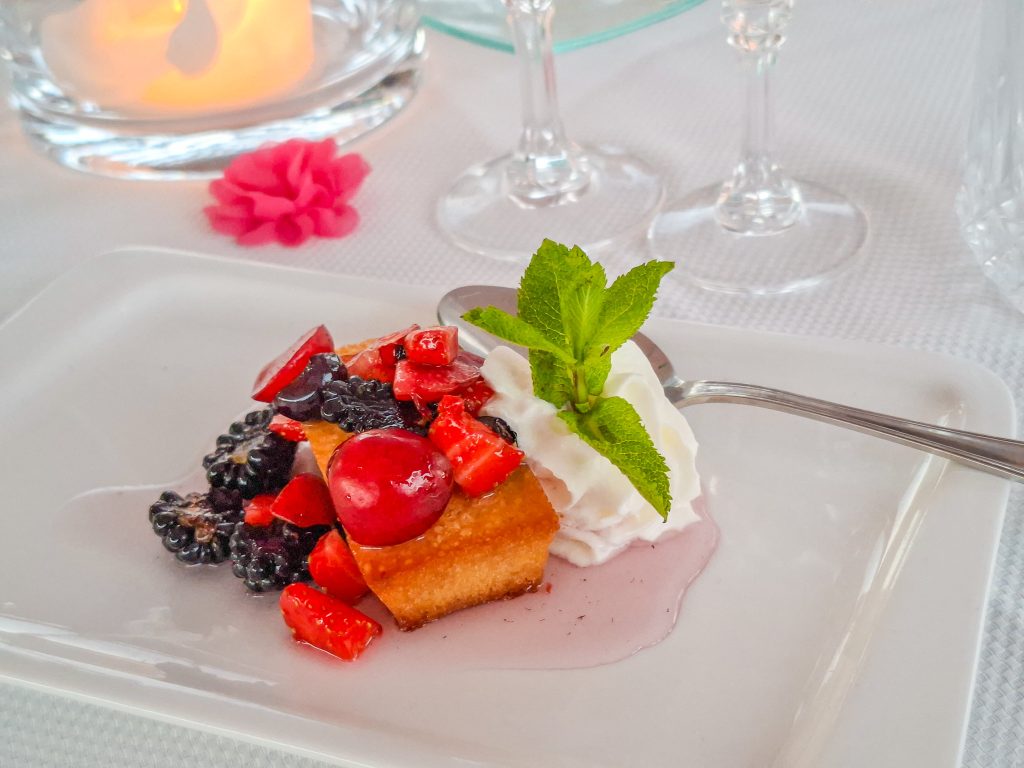 Financier with red berries
