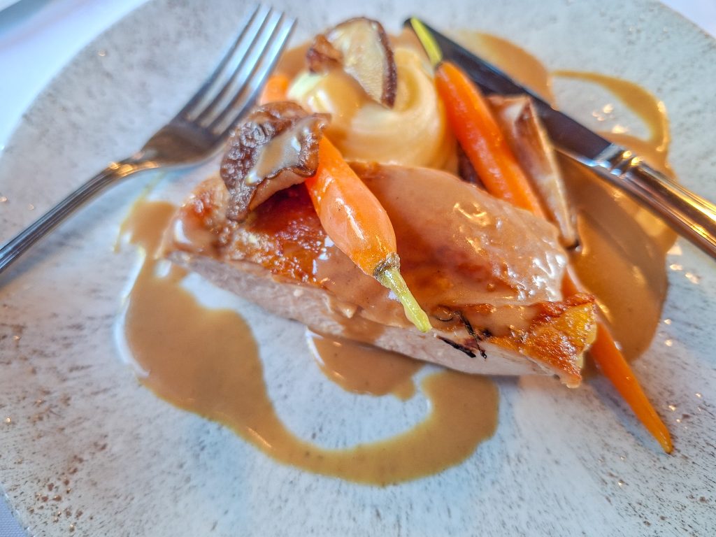 Guinea fowl with mushrooms