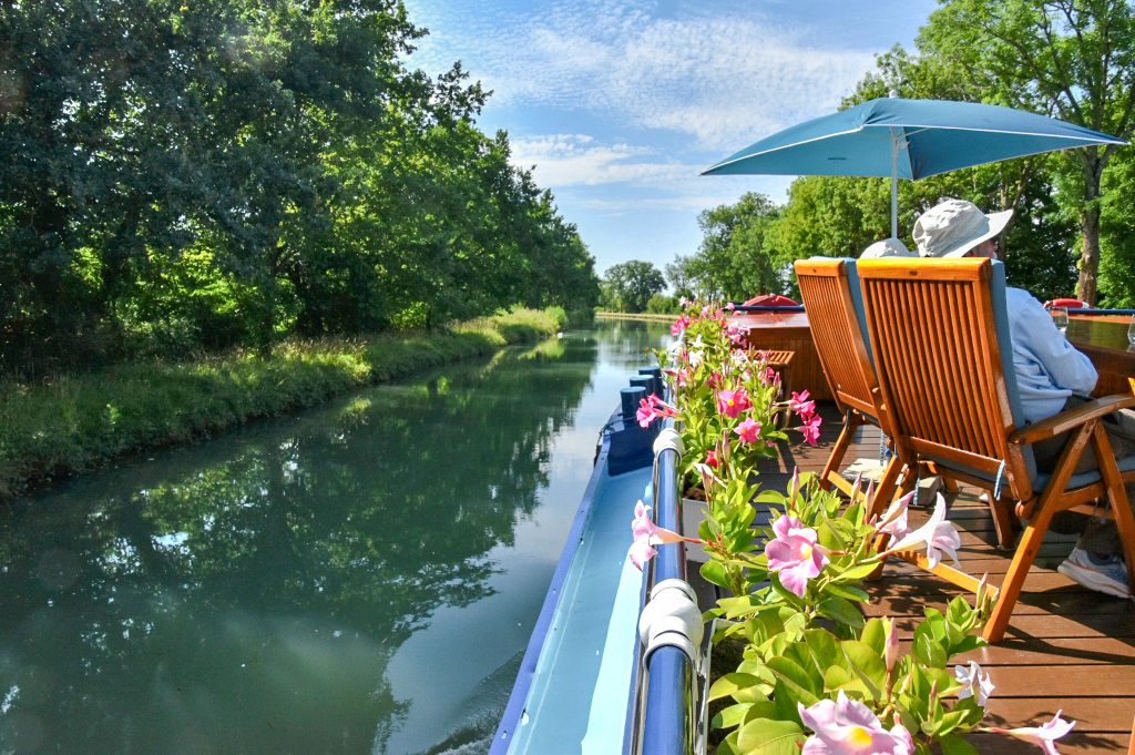 A restful slow cruise on the Garonne Canal