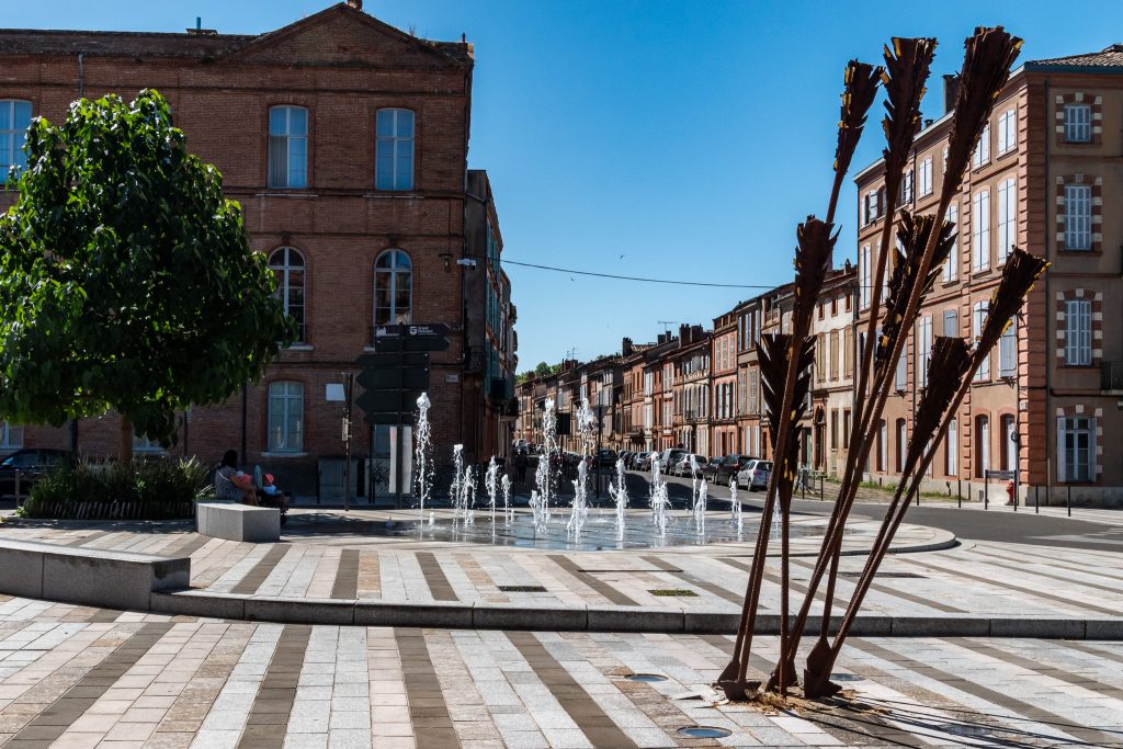 A sculptural fountain in Montauban