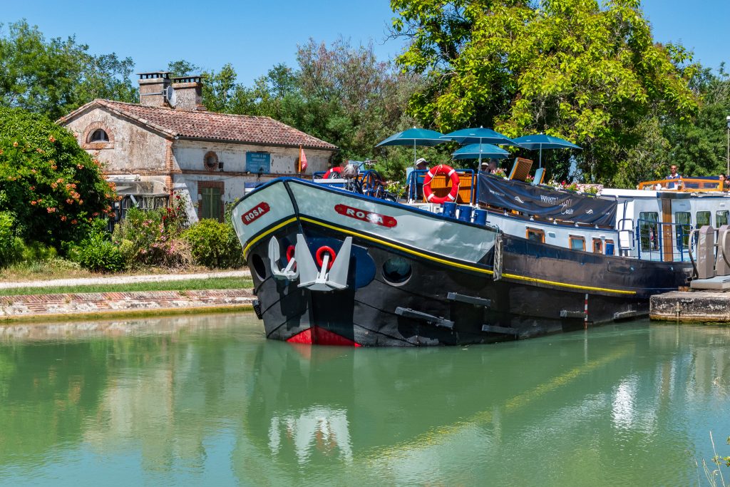The Rosa comes out of a lock
