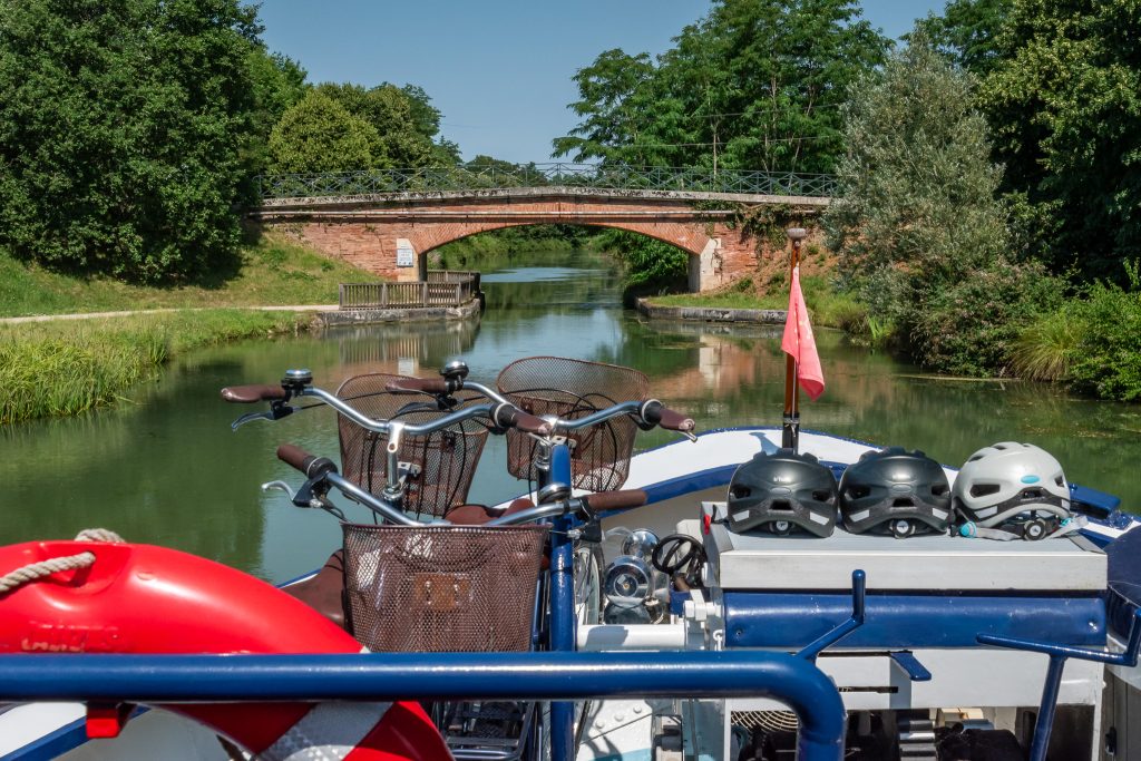 Cruising on the Garonne