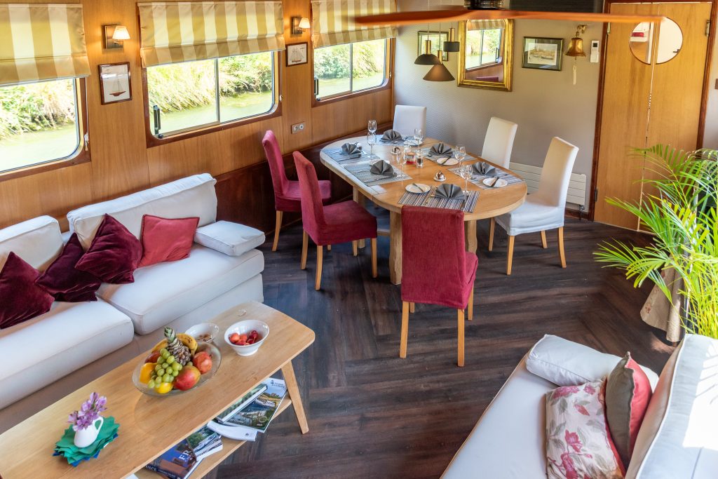 The indoor lounge on the Rosa barge