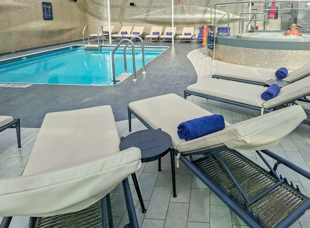 Yacht Club pool and whirlpool