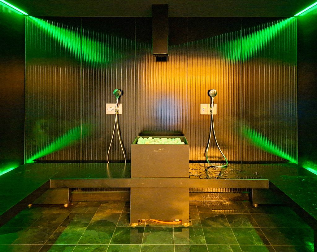 Multi sensory experience showers